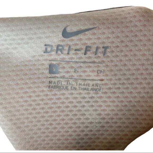 Nike Dri-fit city white core top - small - Picture 10 of 11